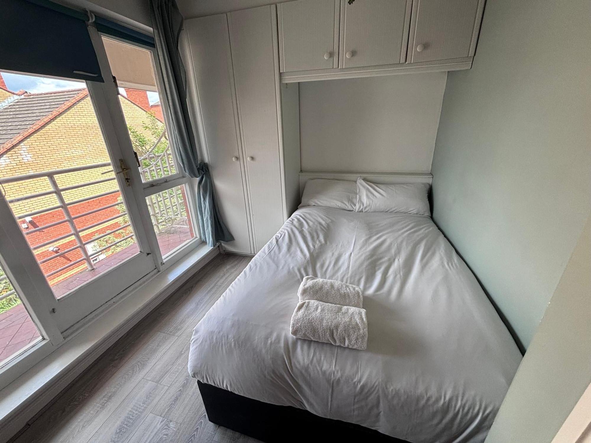 Central, Comfortable And Spacious 4 Bed Duplex Дублин Экстерьер фото