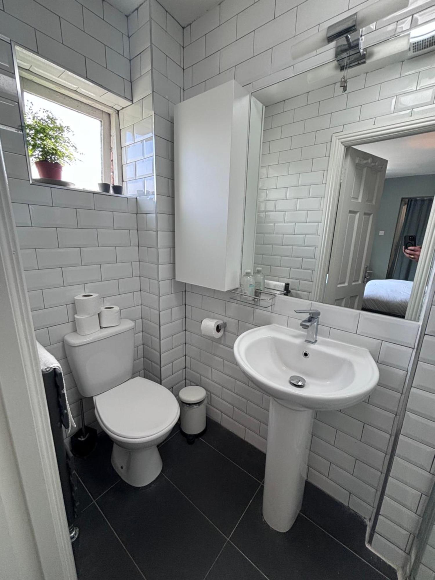 Central, Comfortable And Spacious 4 Bed Duplex Дублин Экстерьер фото