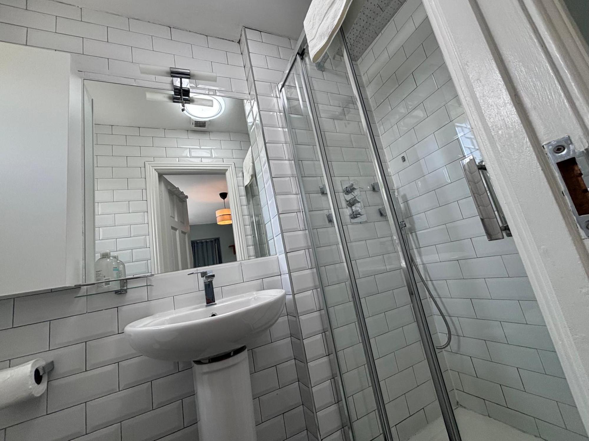 Central, Comfortable And Spacious 4 Bed Duplex Дублин Экстерьер фото